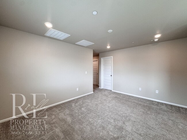 Building Photo - Warm & Inviting 4-Bedroom Home with Vaulted Ceilings, Loft, Fireplace & Fenced Backyard