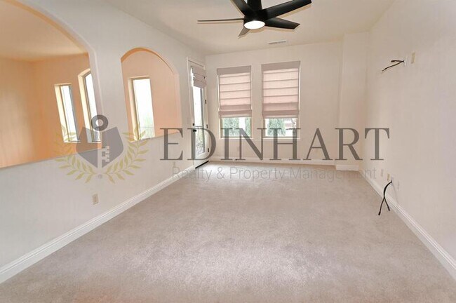 Building Photo - 11348 N Via Ventana Way