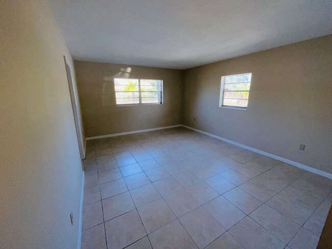 Building Photo - 3 Bedroom - Sunrise Blvd