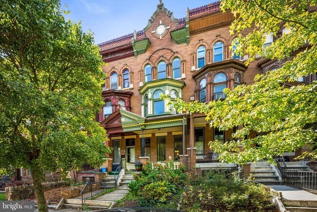 Primary Photo - 3314 Auchentoroly Terrace
