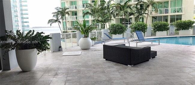 Building Photo - 170 SE 14th St