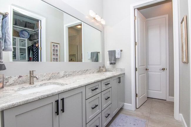 Building Photo - 5919 Bowen Daniel Dr