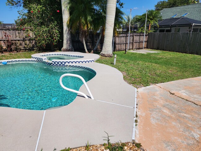 Building Photo - 2153 Royal Poinciana Blvd