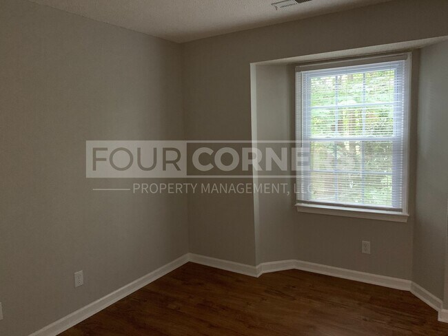 Building Photo - Beautiful 2 Bedroom 2 Bath Condominium
