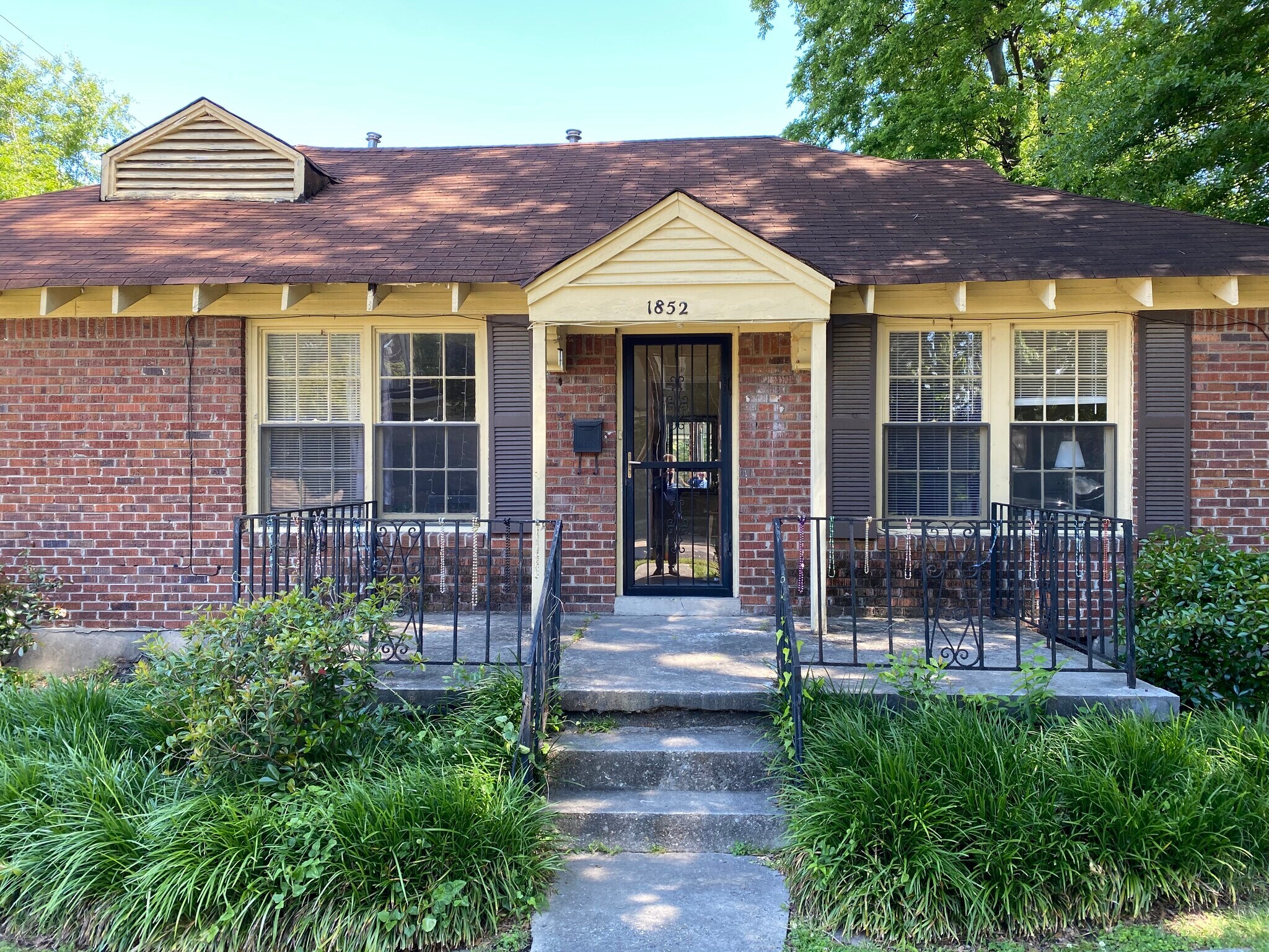 Building Photo - 1852 Court Ave