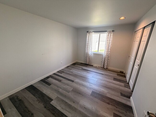 Building Photo - Burrows Court