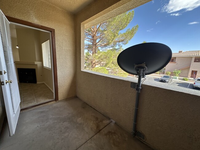 Building Photo - 1050 E Cactus Ave