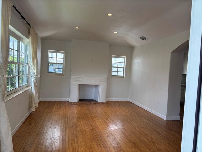 Building Photo - 7515 Dickens Ave