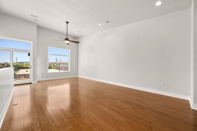 Building Photo - 1702 S Lamar Blvd