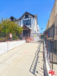 Building Photo - 336 S Wilton Pl