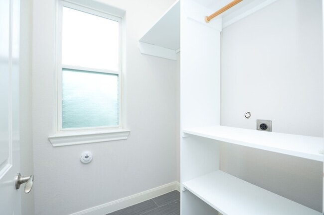 Building Photo - 2212 Stuart St