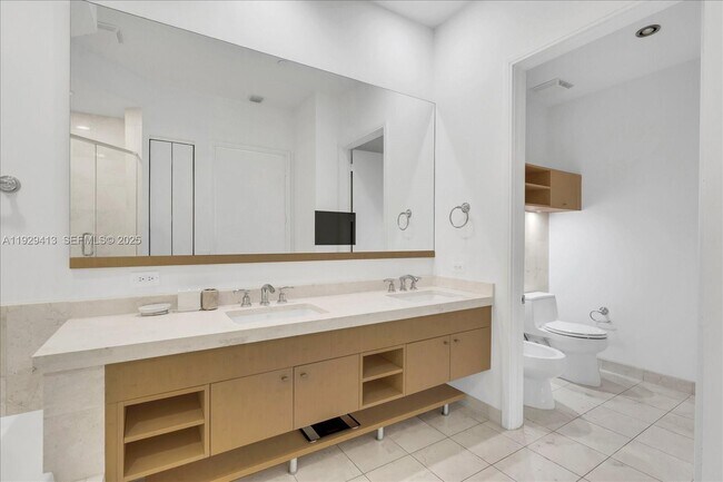 Building Photo - 900 Brickell Key Blvd