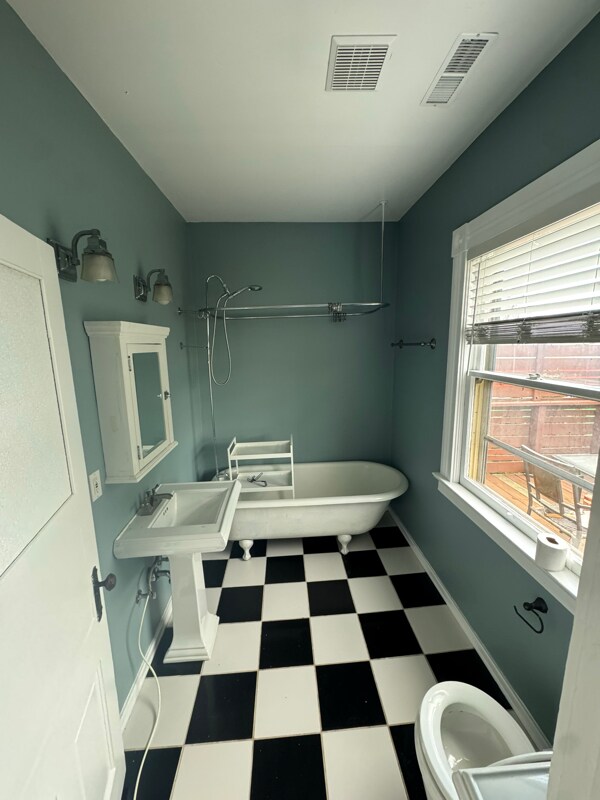 Building Photo - 33 NE San Rafael St