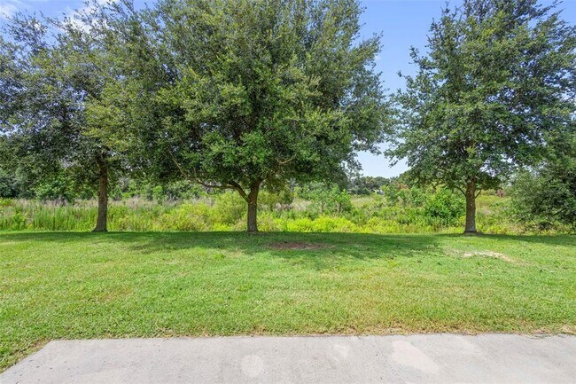 Building Photo - 215 Lakeshore Dr
