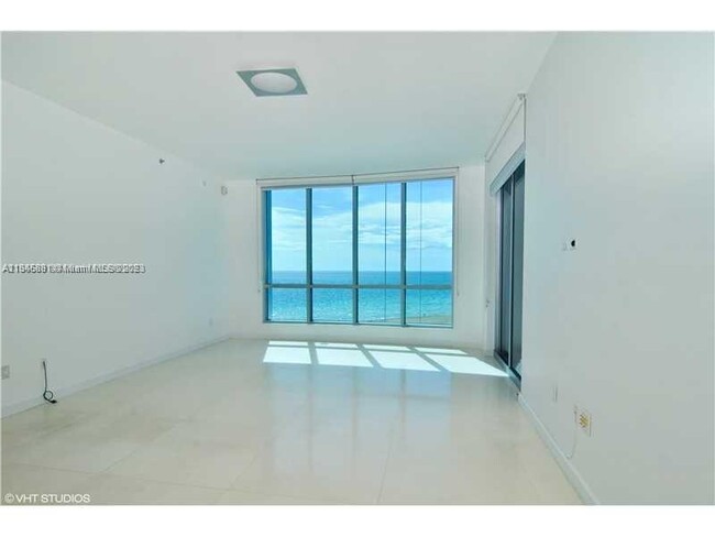 Building Photo - 5959 Collins Ave