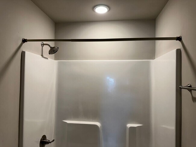 Building Photo - 1/2 off first full month rent move in special