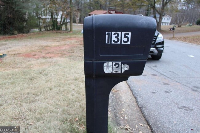 Building Photo - 135 Omega Dr