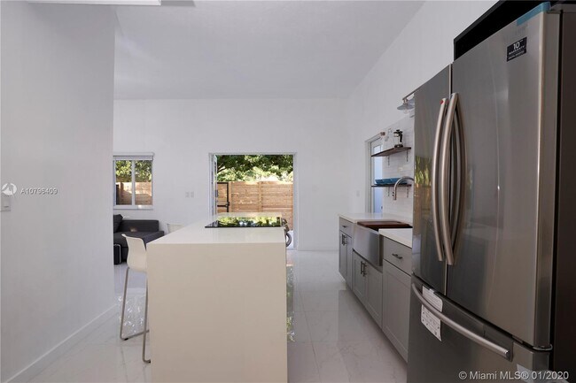 Building Photo - 2601 24th SW Ave