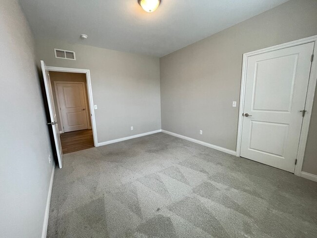 Building Photo - Shelby Township-Newer 2-bedroom, 2-bath condo with Balcony & Garage