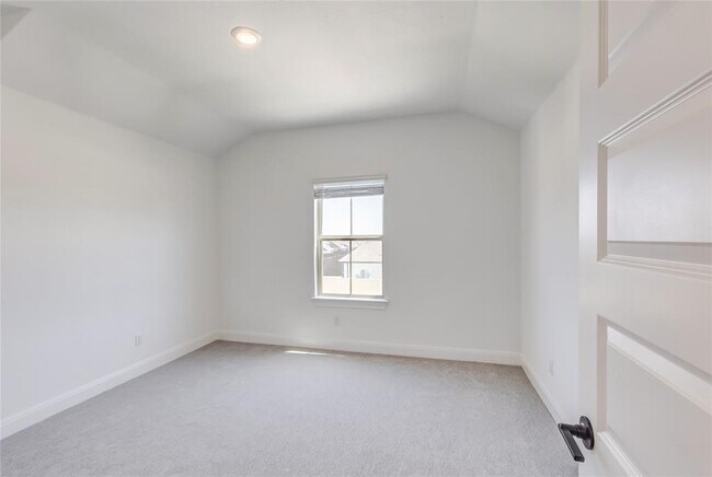 Building Photo - 533 Pickrell Lp