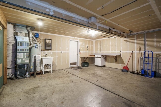 Building Photo - 3 Bedroom 2.5 Bath with workshop and fence...