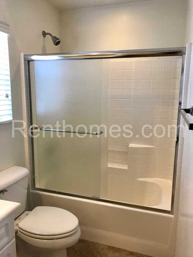 Building Photo - 5539 Alexandrine Ct