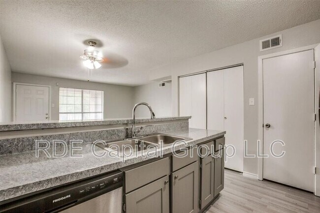 Building Photo - 1939 Cranford Dr