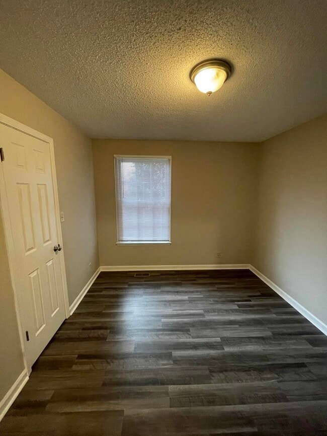 Building Photo - 1005 Peachers Mill Rd