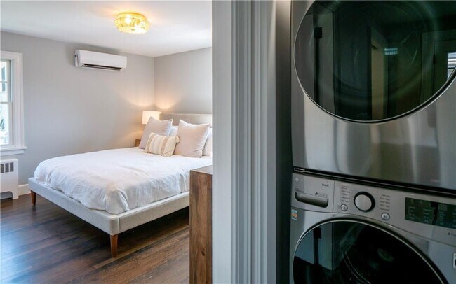 Building Photo - 118 Ruggles Ave