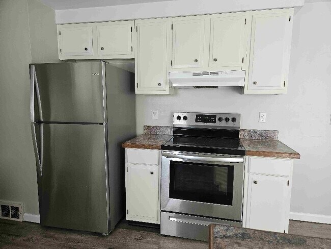 Building Photo - 610 1/2 Sunflower Dr