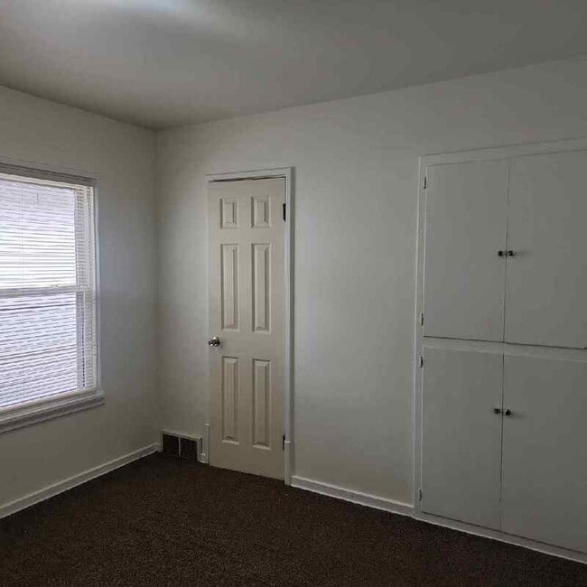 Building Photo - 413-413 N 5th St