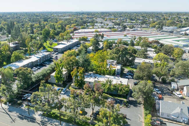 Context - Groves at Manzanita