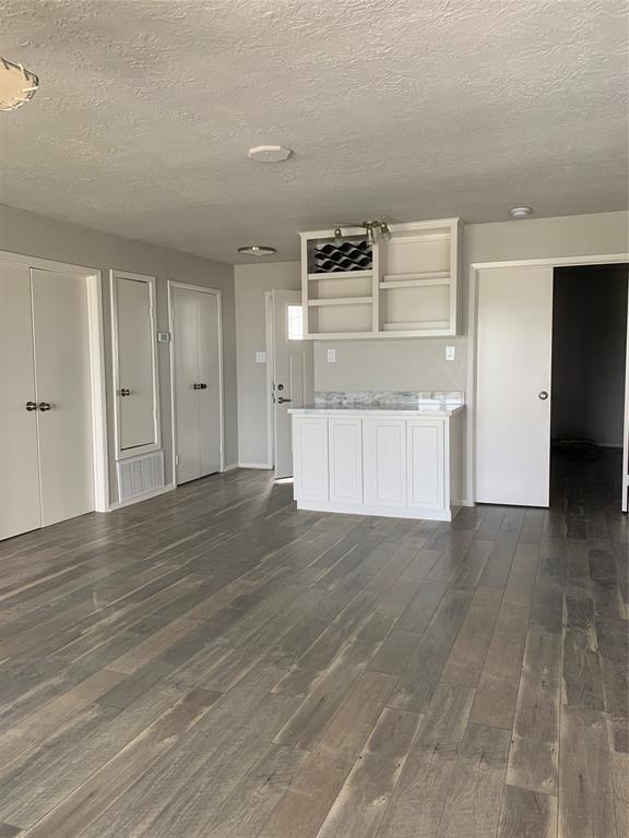 Building Photo - 500 Tiki Dr