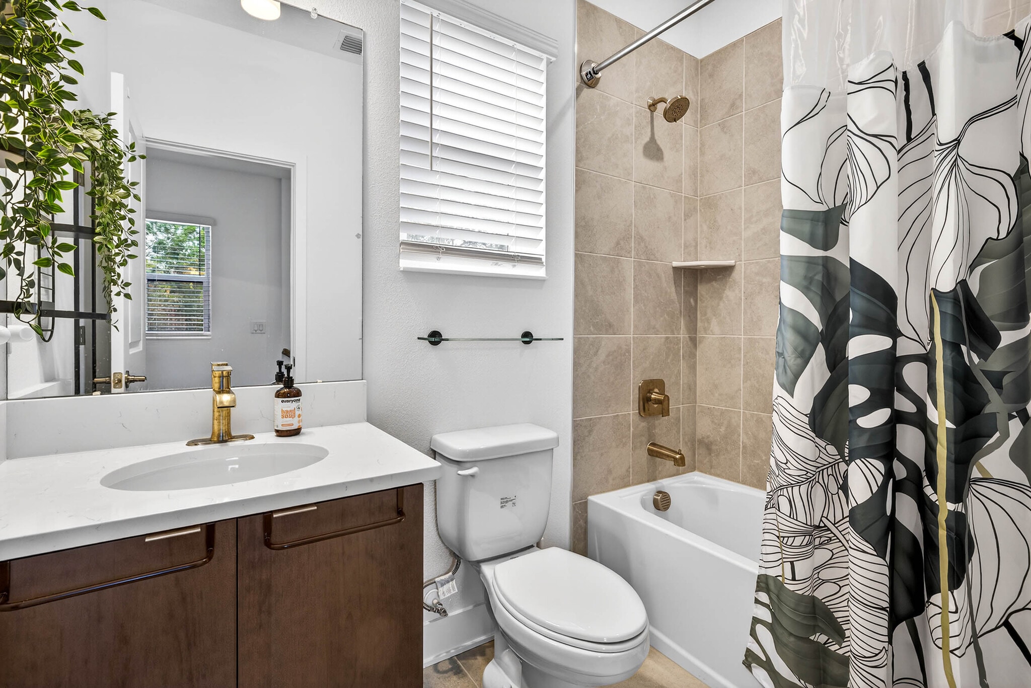 Building Photo - 1734 W Cherry St