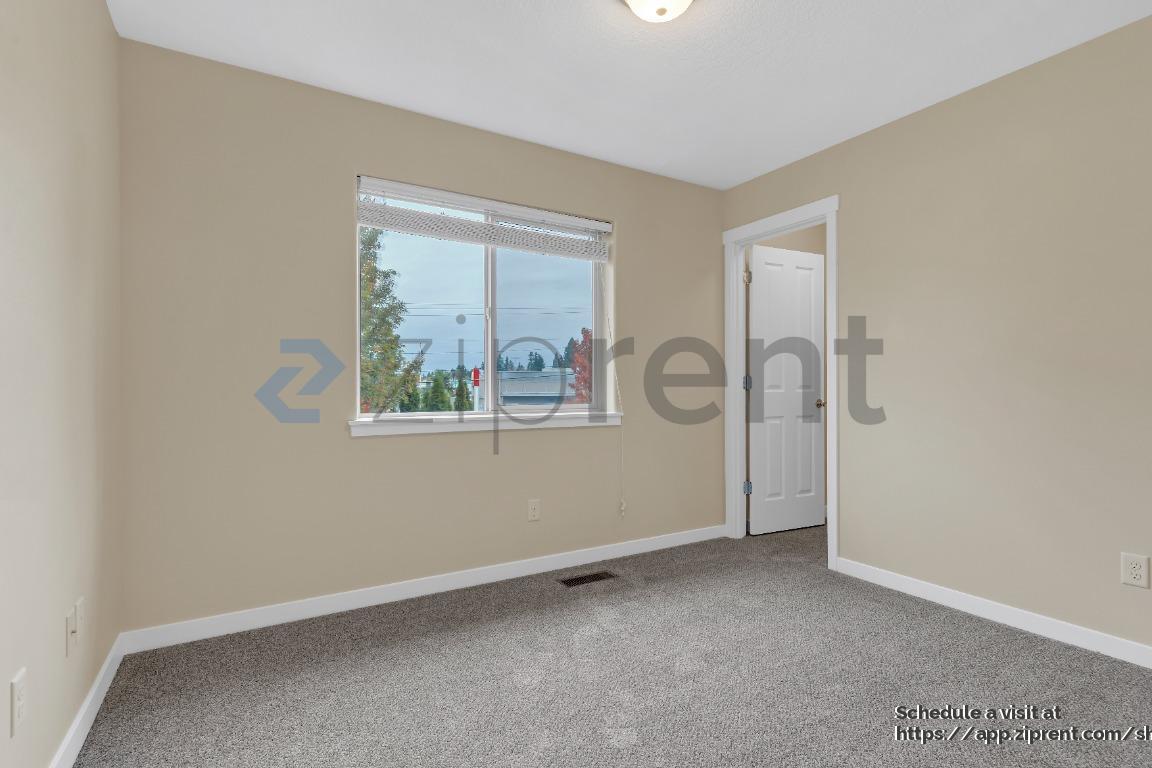 Building Photo - 17547 SW Vanguard Ln