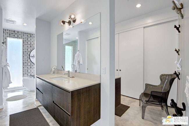 Building Photo - 949 Bernardi Ln