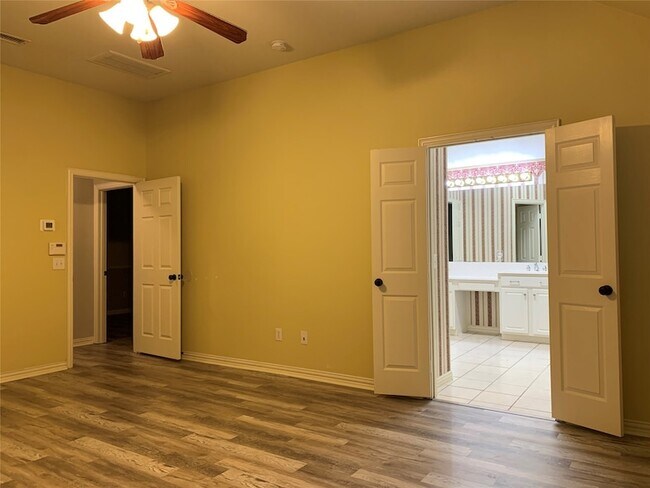 Building Photo - 1313 Limestone Creek Dr