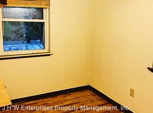 Building Photo - 3 br, 1 bath House - 2418 1/2 Laurel St.