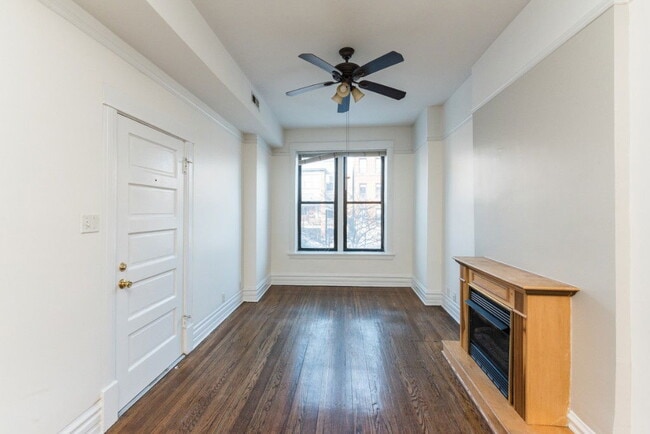 Primary Photo - 907 W Addison St