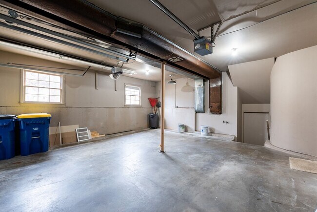 Building Photo - 3 Bed Home in Cul-de-Sac Great Location