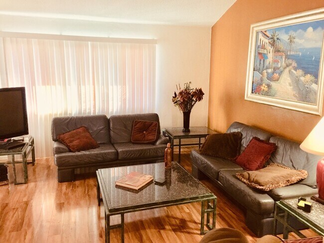 Building Photo - Beautiful 4 Bedroom House in NW Bakersfiel...