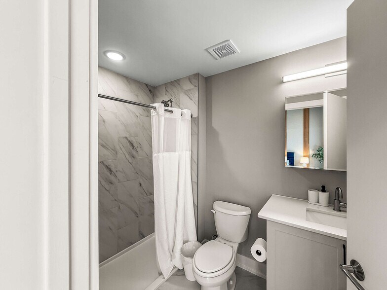 Building Photo - 626 N Delaware Ave