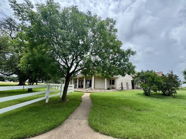 Building Photo - 465 Austin Hines Dr