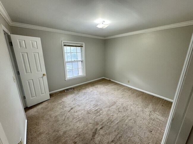 Building Photo - 107 Northcrest Ct