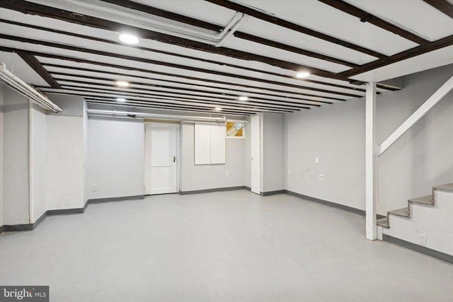 Building Photo - 3007 N Van Buren St