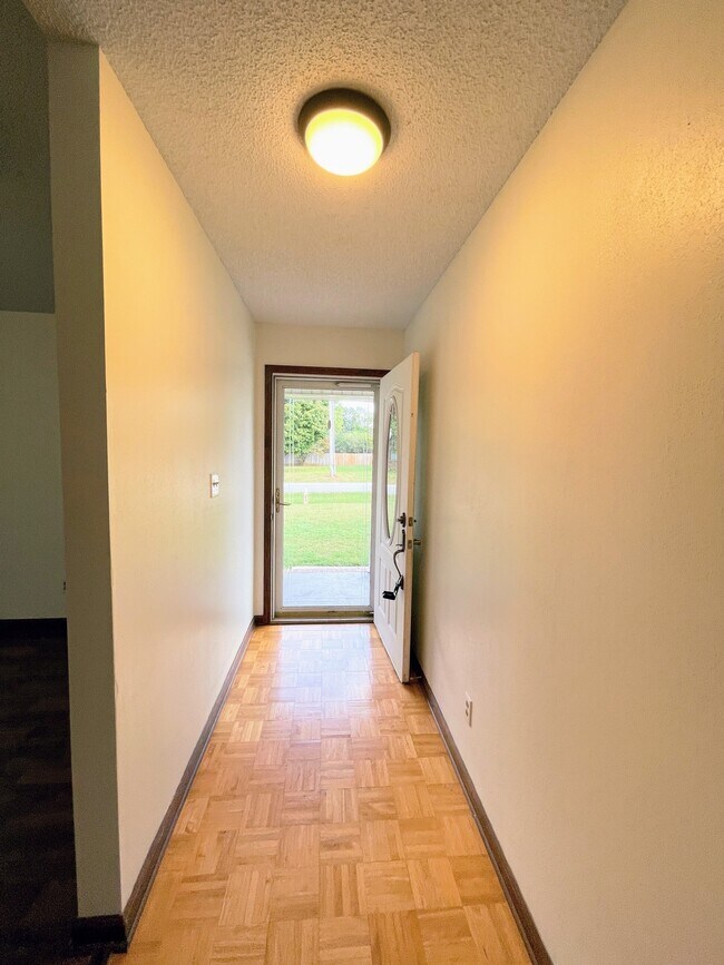 Building Photo - 112 Hazelwood Dr