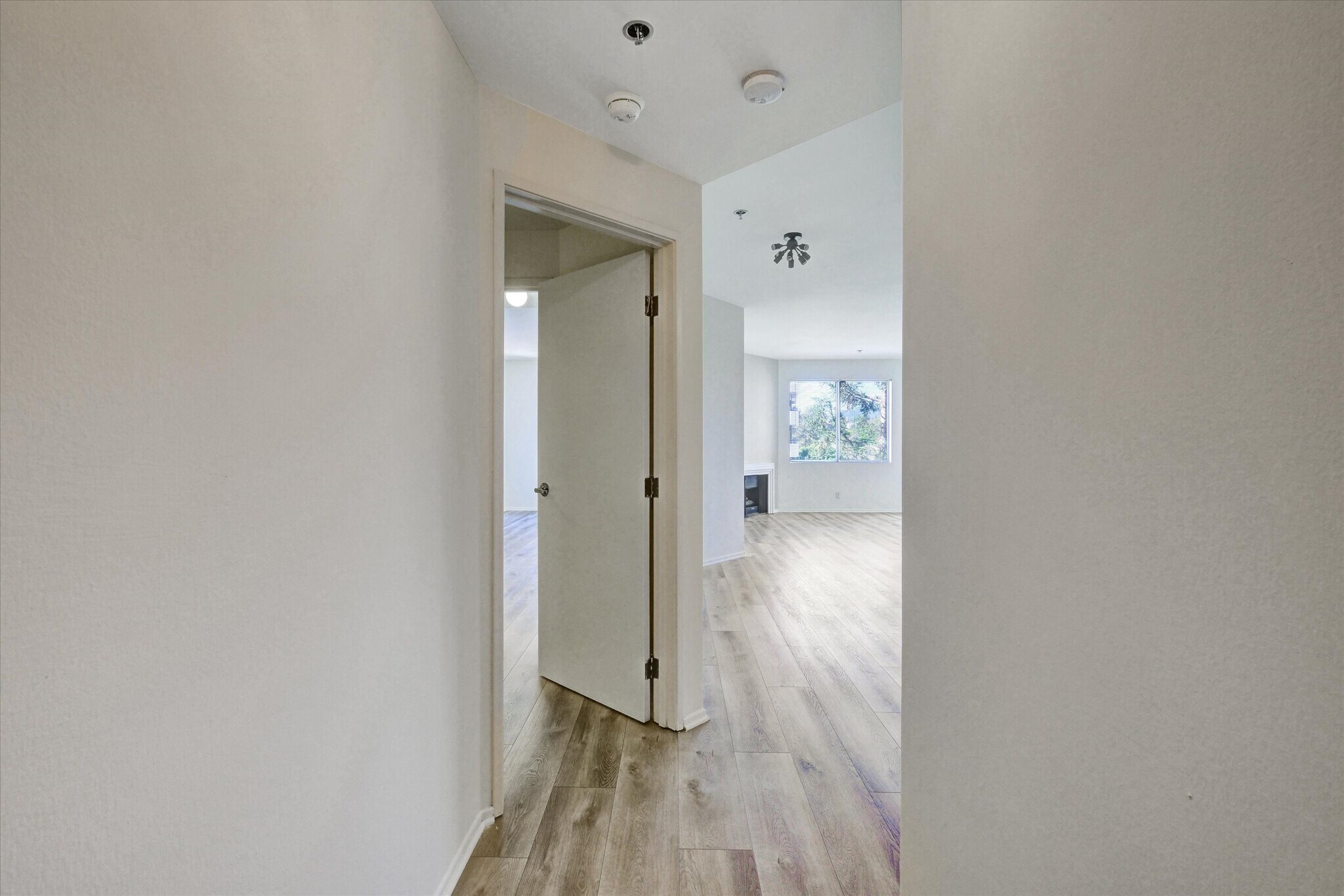 Building Photo - 10601 Wilshire Blvd