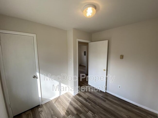 Building Photo - 6037 Rosedale Dr