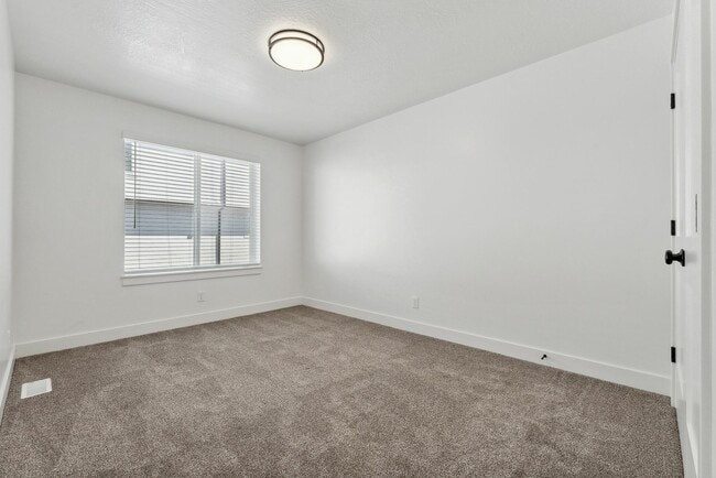 Adams Second Floor Third Bedroom Wimdpw - Madison Towns