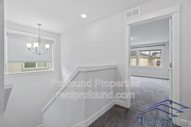 Building Photo - 17323 SW Kite Ln